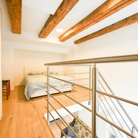 Apartma N'poznam Tobacna 2