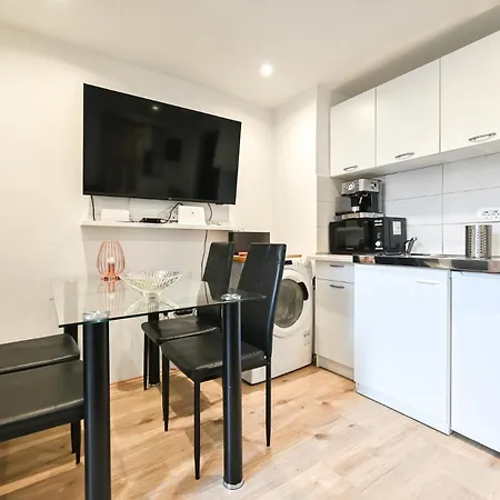 Apartma N'poznam Tobacna 2 *