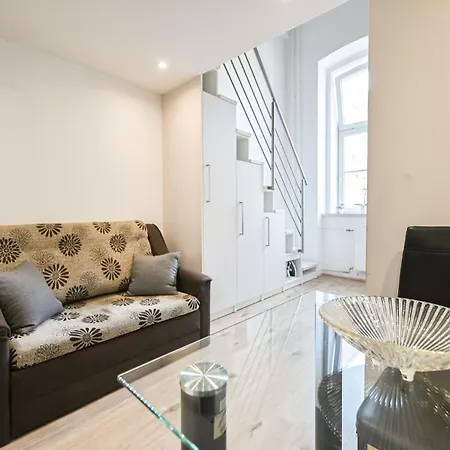 Apartma N'poznam Tobacna 2