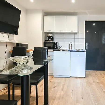 Apartma N'poznam Tobacna 2 Apartment *