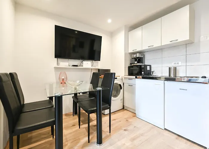 Apartma N'poznam Tobacna 2 *