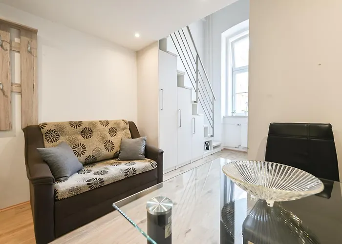 Apartma N'poznam Tobacna 2