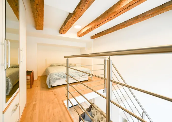 Apartma N'poznam Tobacna 2