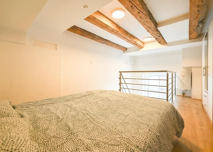 Daire Apartma N'poznam Tobacna 2 *